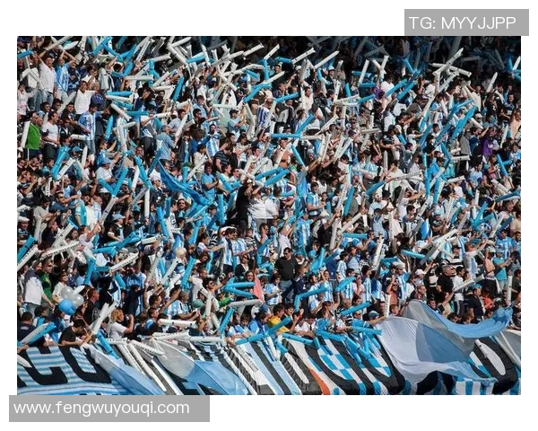 足球明星精彩瞬间踩球车挑战视频引发热议与欢笑